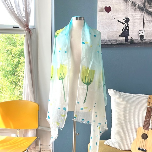 Beautiful garden print scarf - Picture 9 of 9